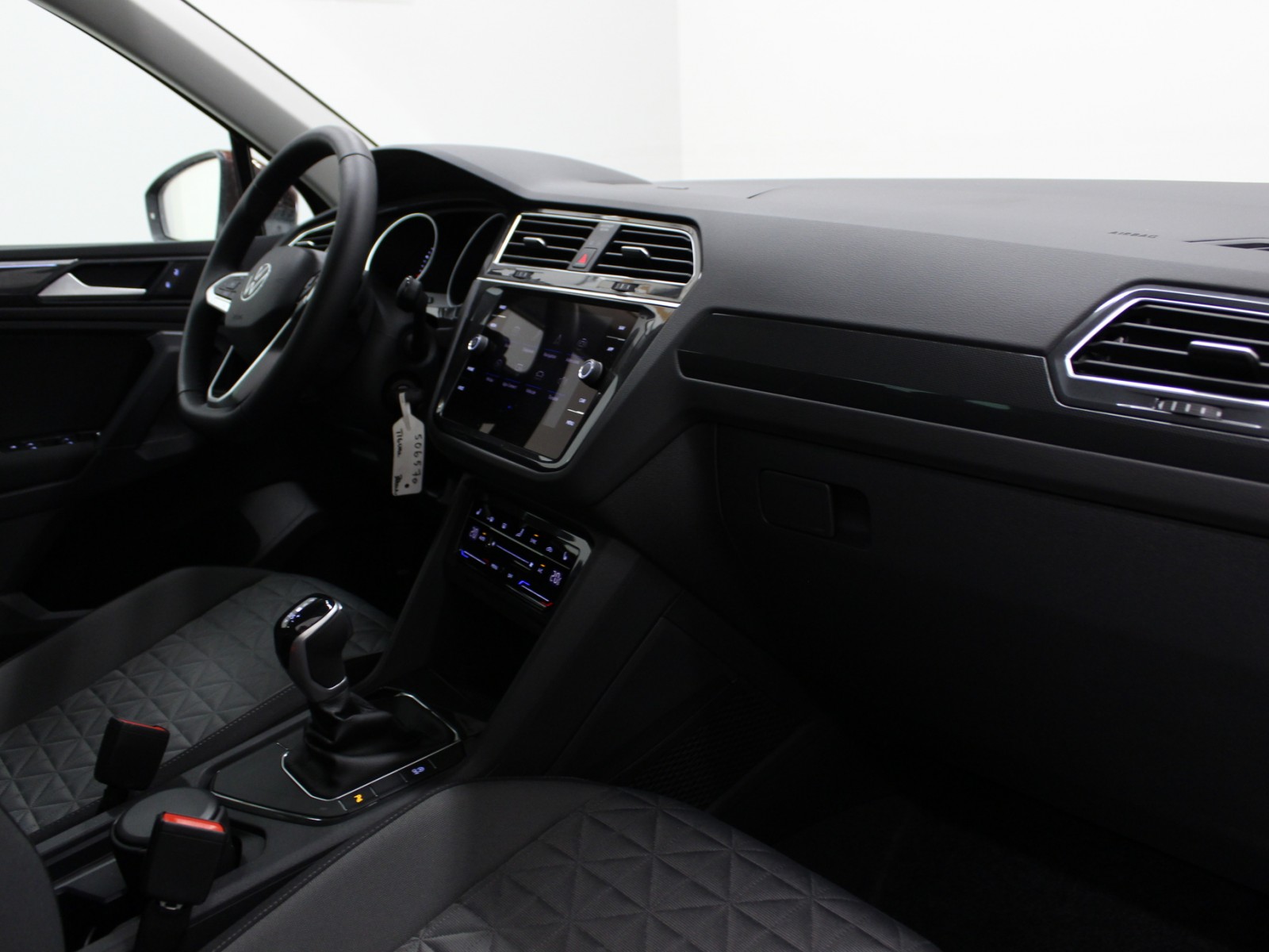 VOLKSWAGEN - TIGUAN NOUVEAU - #162221 - 4