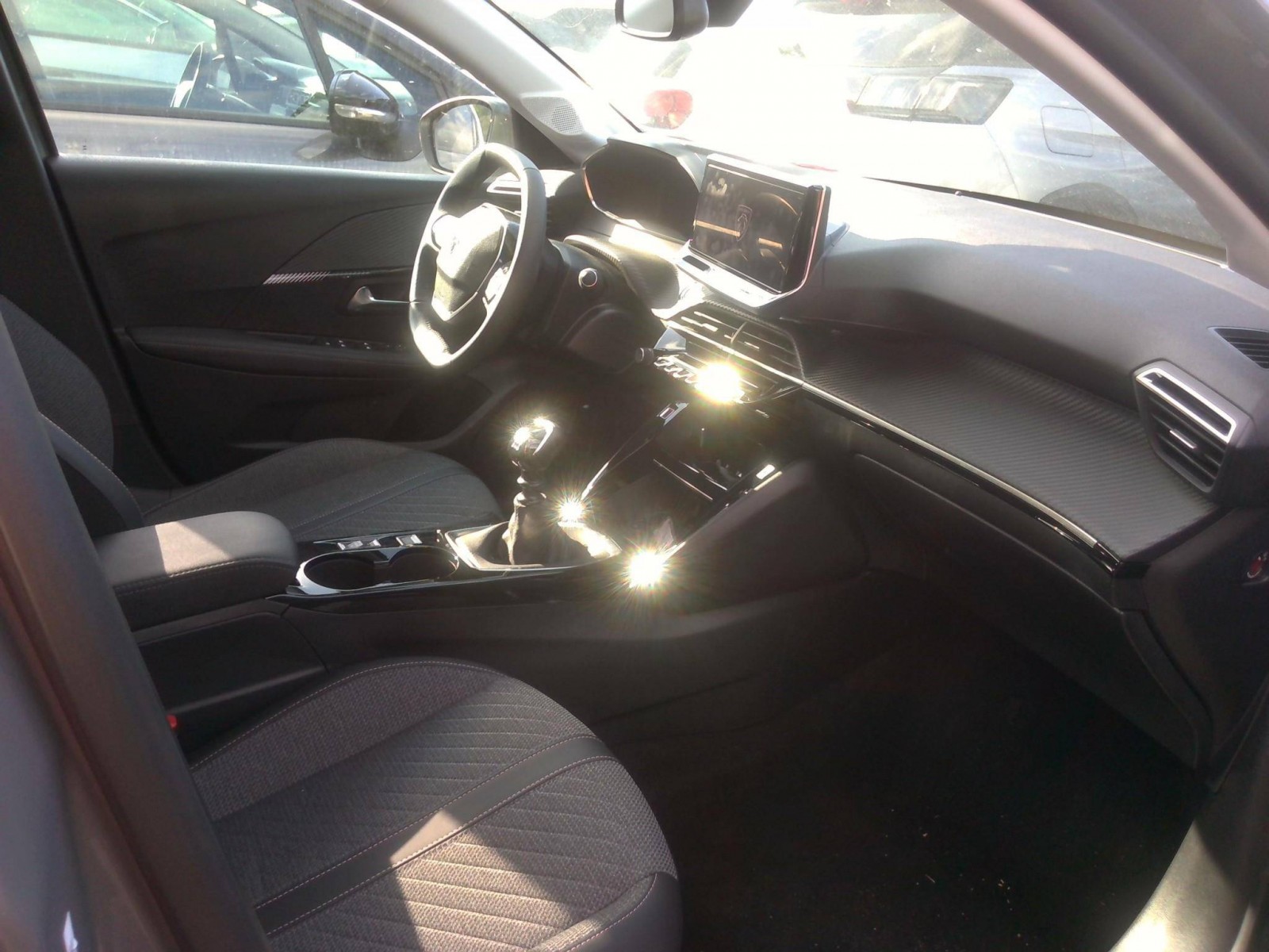 PEUGEOT - 208 - #568363 - 1