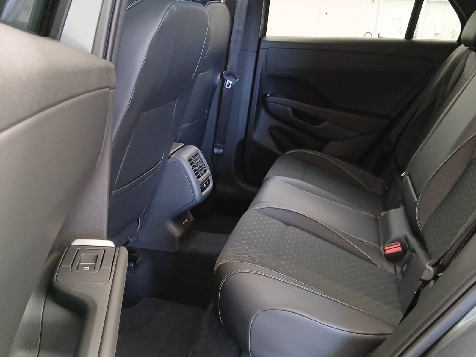 VOLKSWAGEN - T-ROC - #866429 - 8