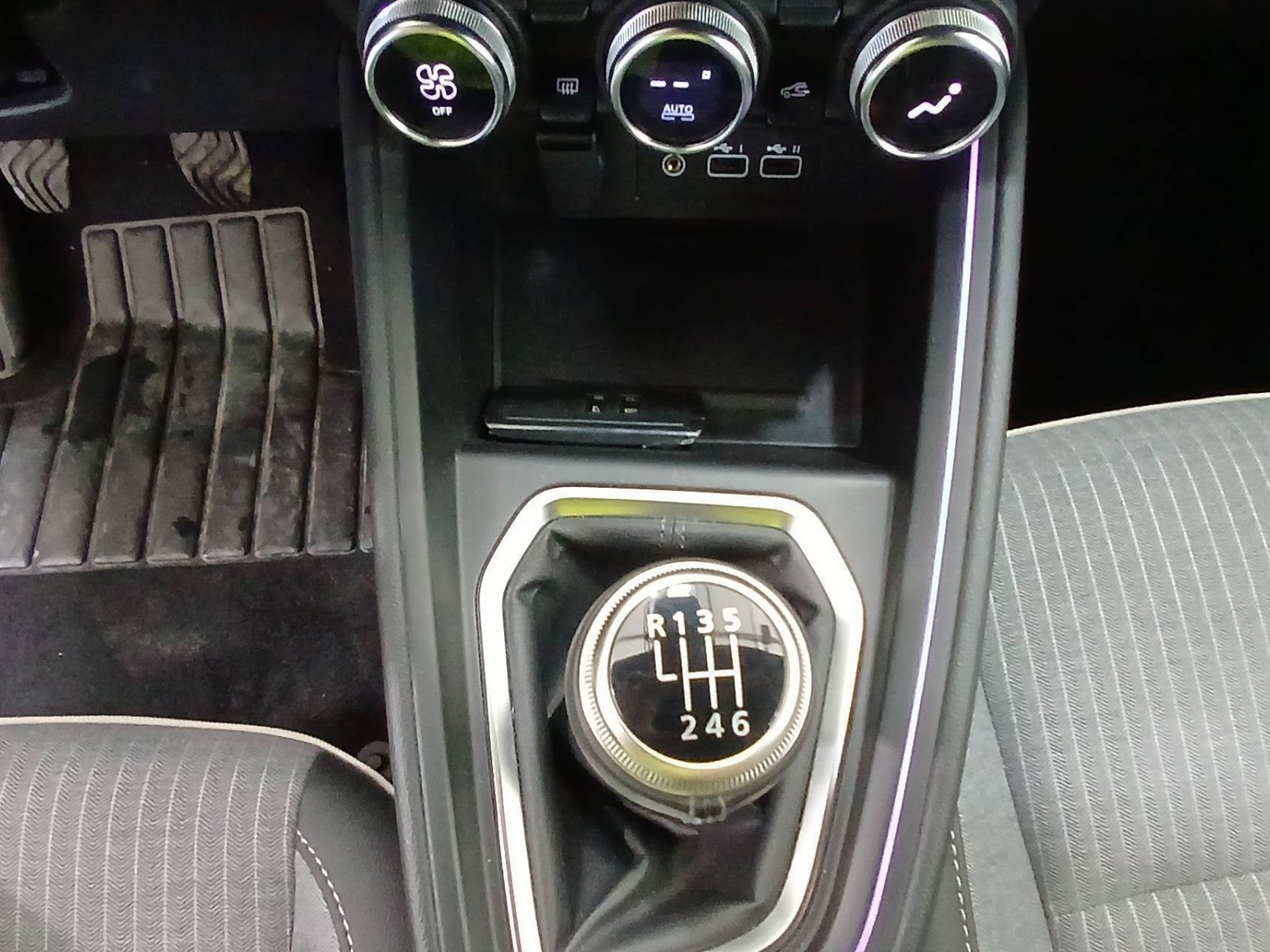 RENAULT - CLIO V - #867384 - 13