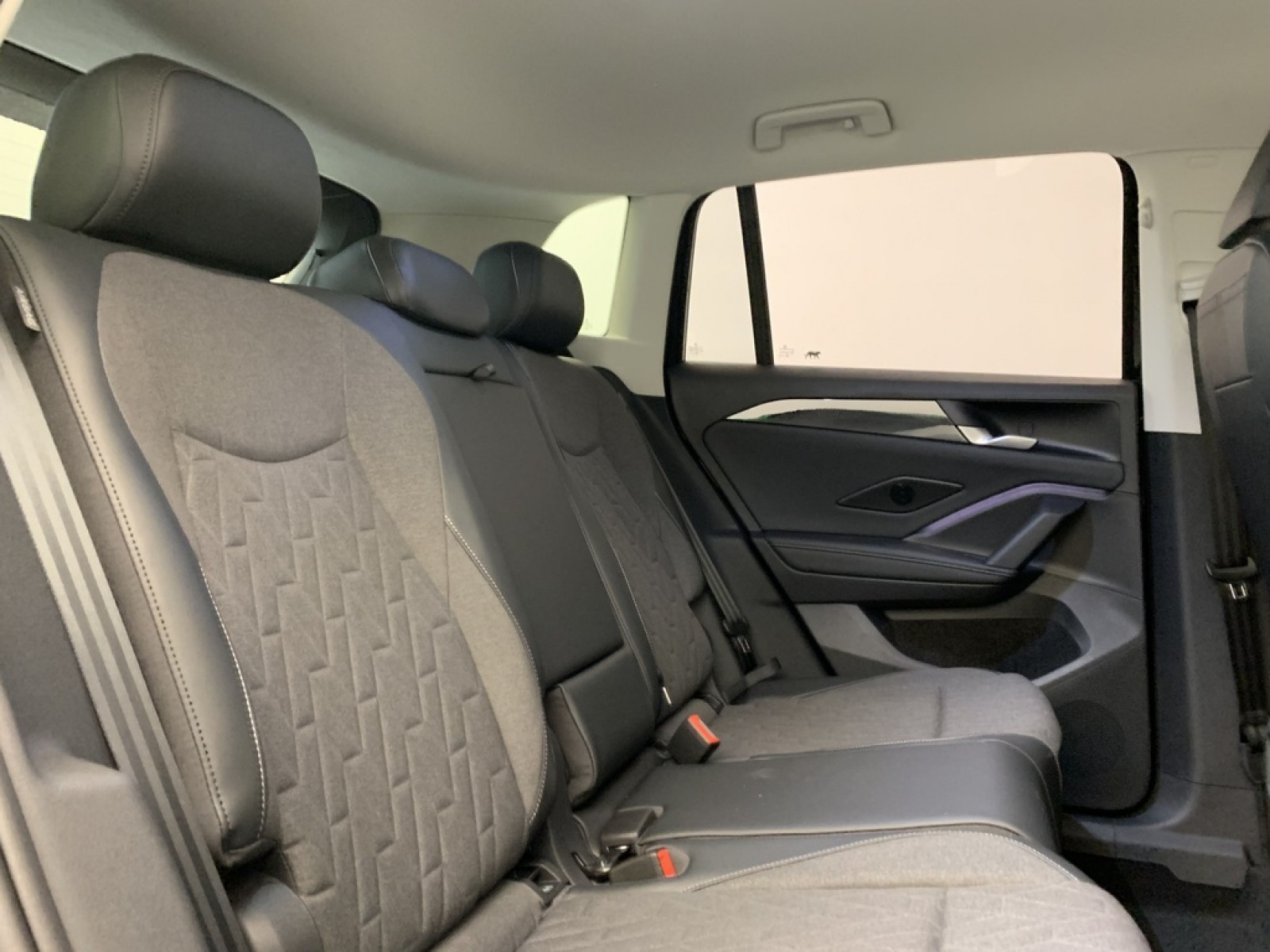 VOLKSWAGEN - Tiguan - #870974 - 17
