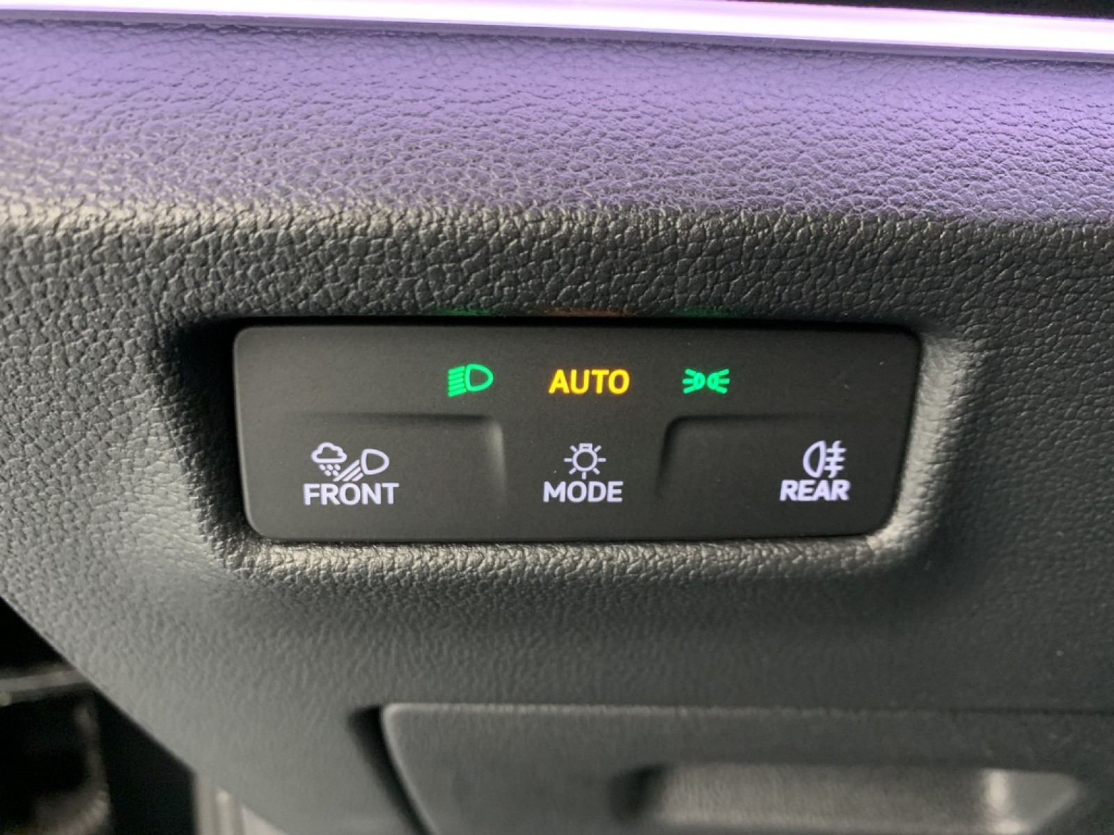 VOLKSWAGEN - Tiguan - #870974 - 25