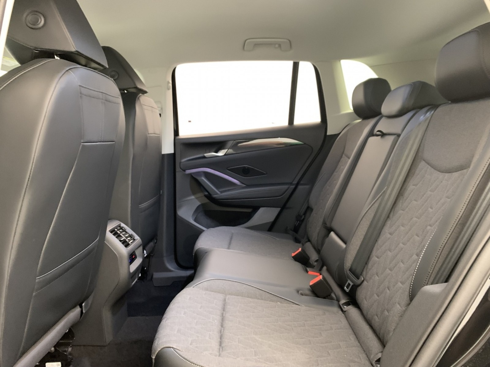 VOLKSWAGEN - Tiguan - #870974 - 30
