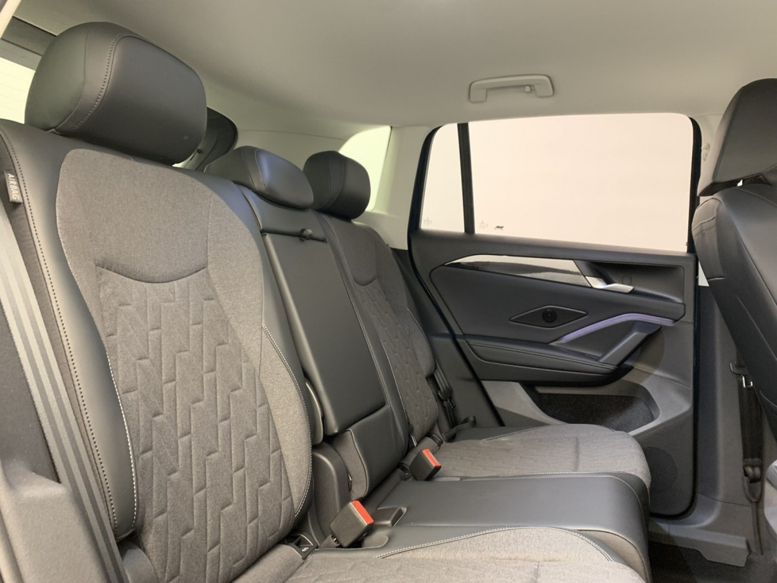 VOLKSWAGEN - Tiguan - #872061 - 17