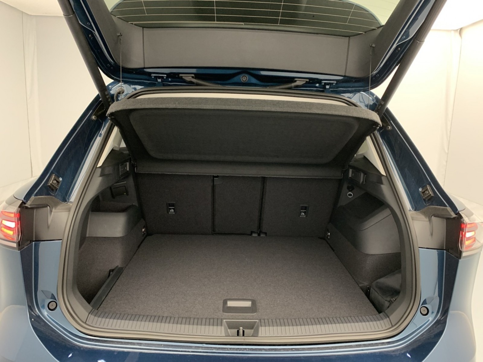 VOLKSWAGEN - Tiguan - #872061 - 18