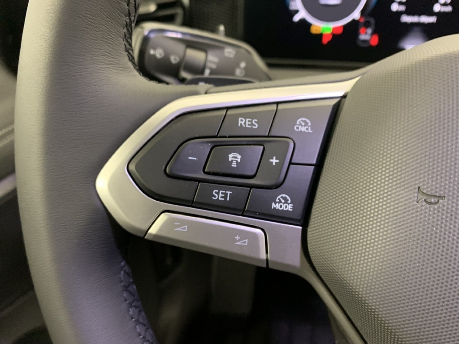 VOLKSWAGEN - Tiguan - #872061 - 21
