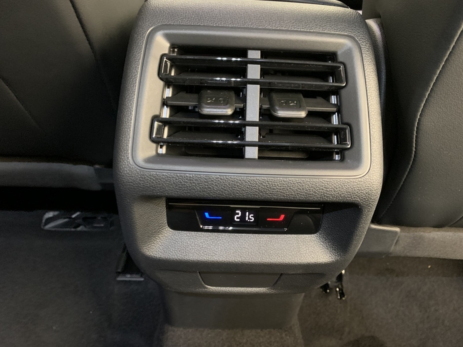 VOLKSWAGEN - Tiguan - #872061 - 24