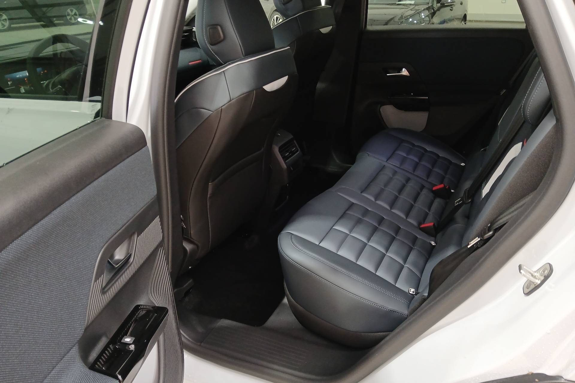 Image véhicule  CITROEN C5 AIRCROSS (8)