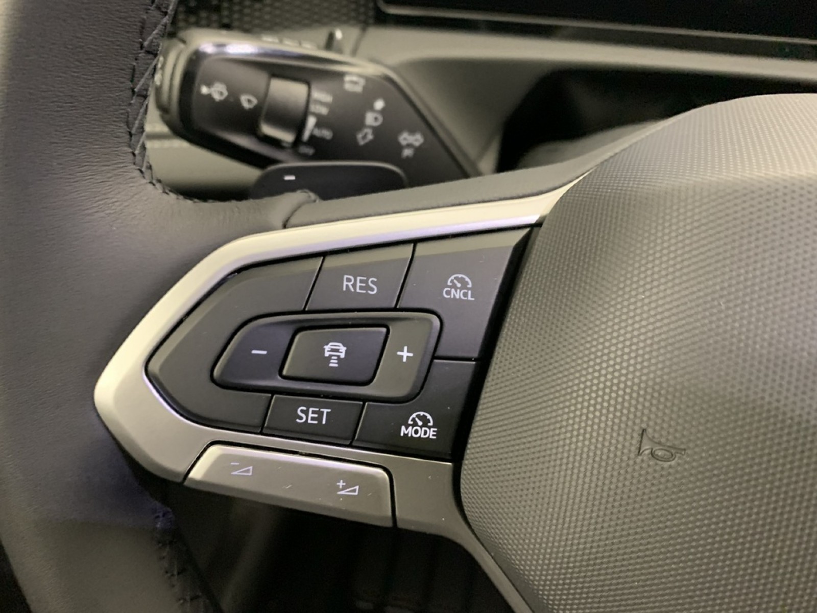 VOLKSWAGEN - Tiguan - #874898 - 14