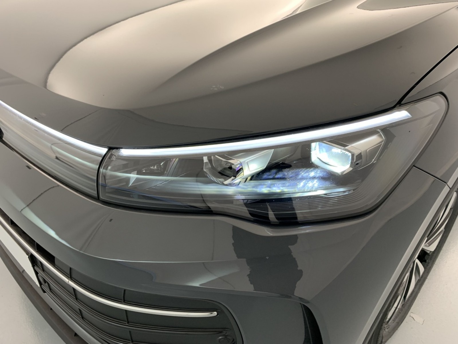 VOLKSWAGEN - Tiguan - #874898 - 24