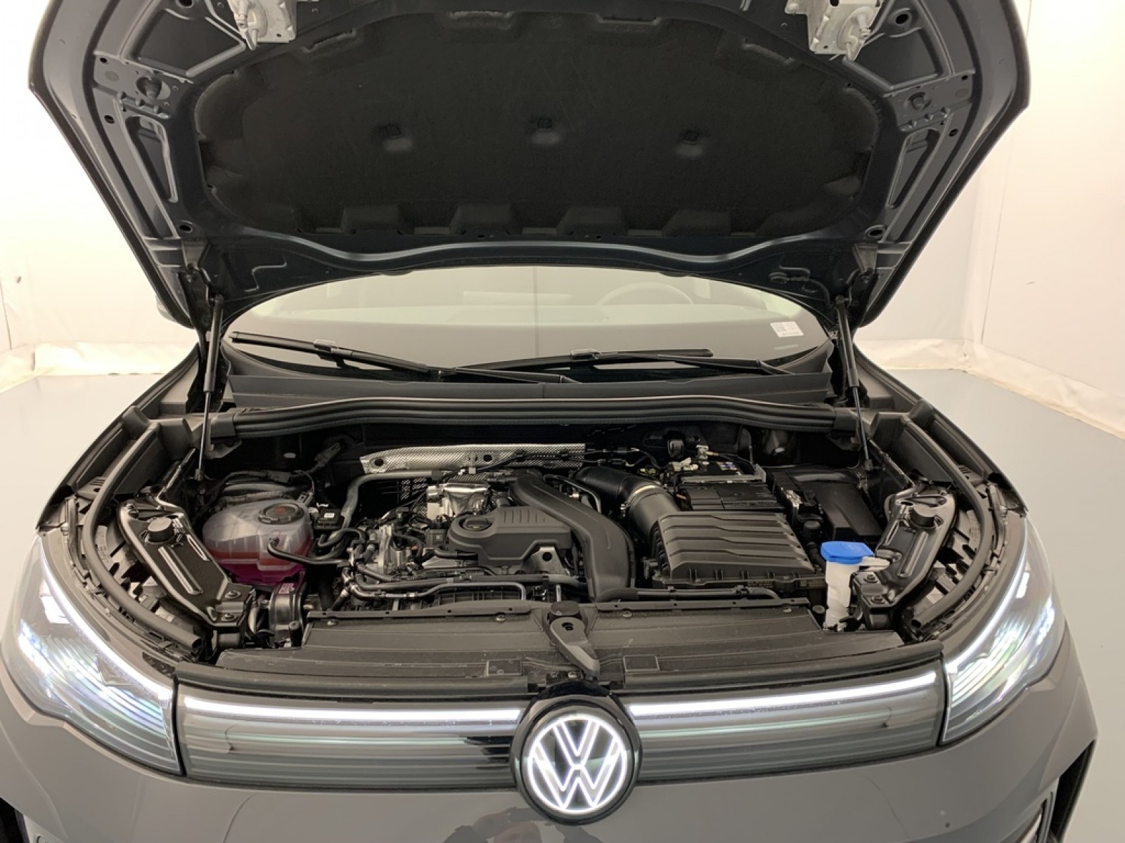 VOLKSWAGEN - Tiguan - #874898 - 25