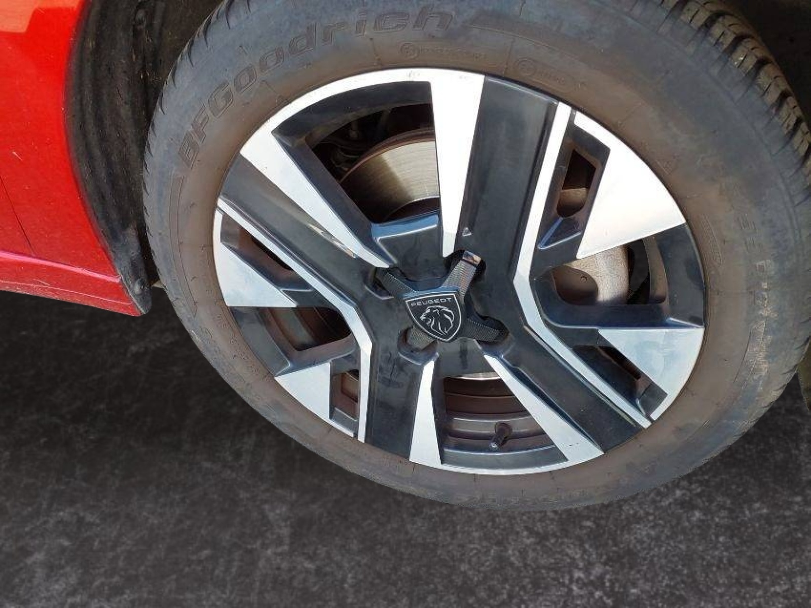Image véhicule  PEUGEOT 208 (1)