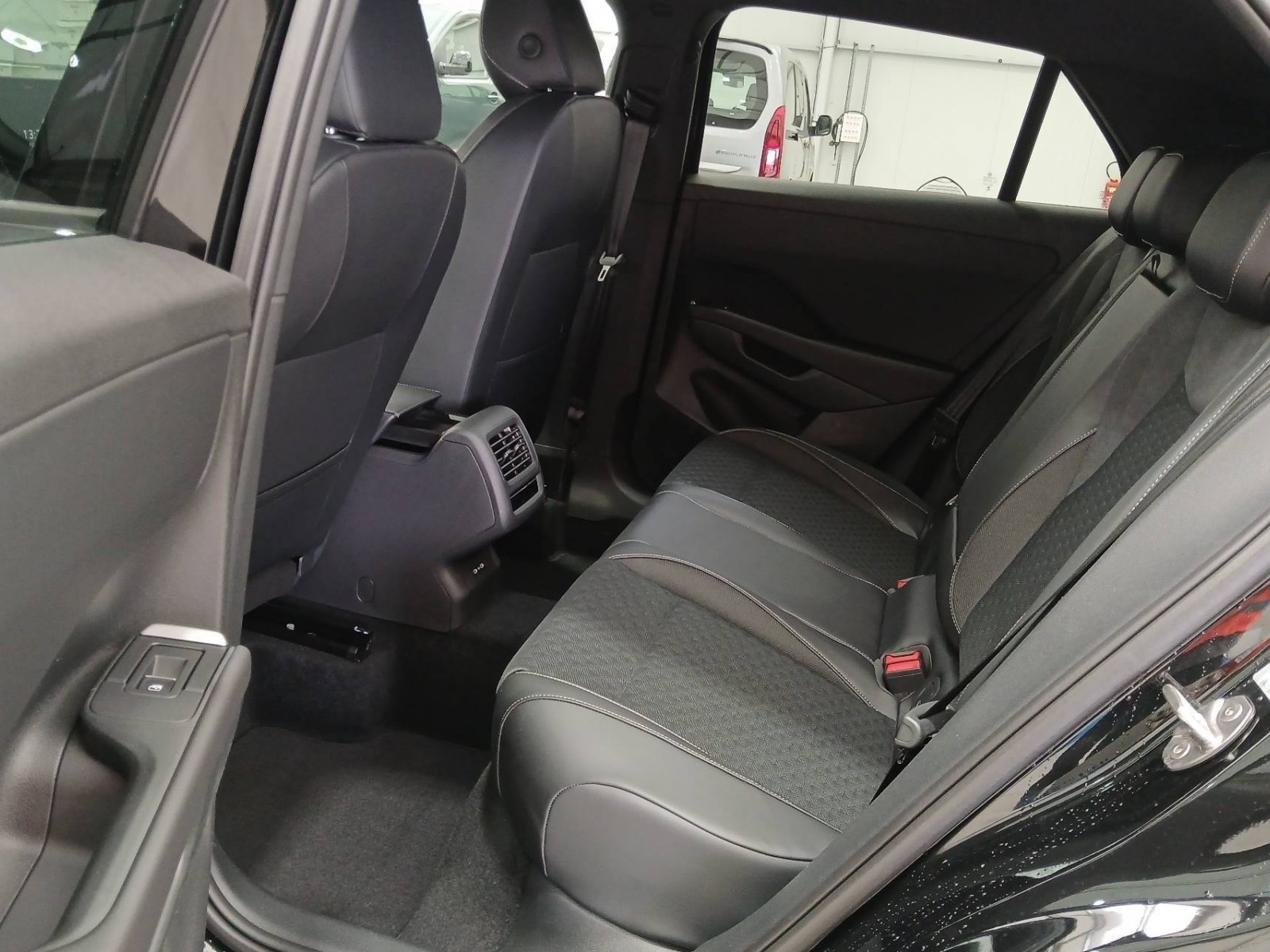 VOLKSWAGEN - T-ROC - #849278 - 8