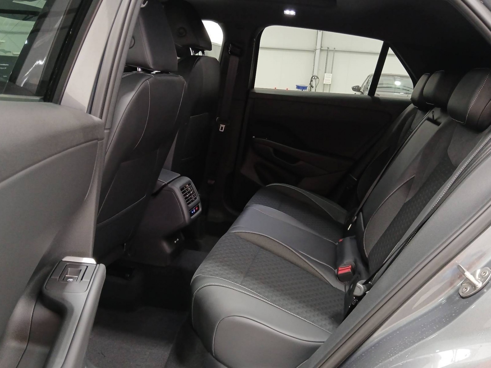 VOLKSWAGEN - T-ROC - #849366 - 8
