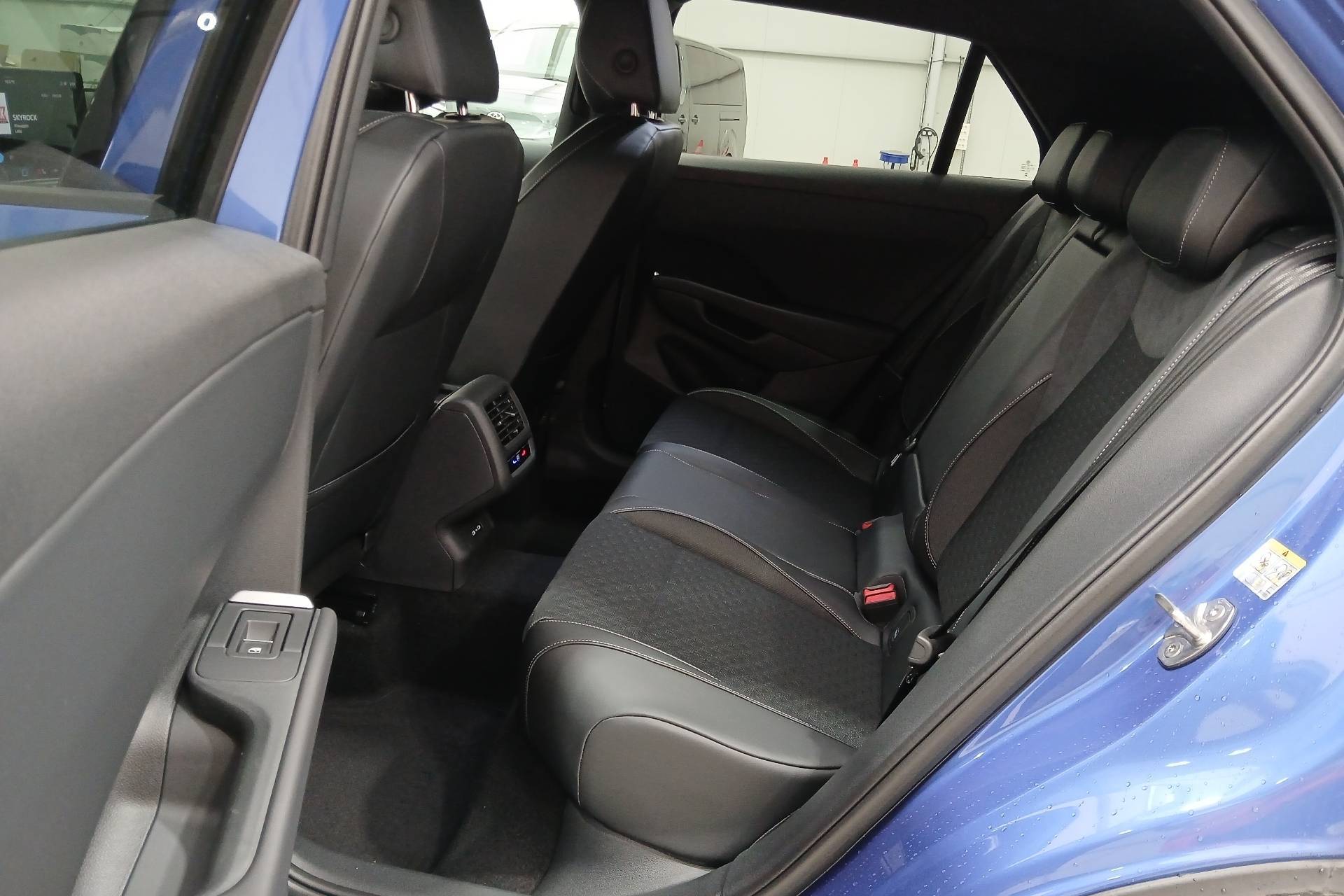 Image véhicule  VOLKSWAGEN T-ROC (12)