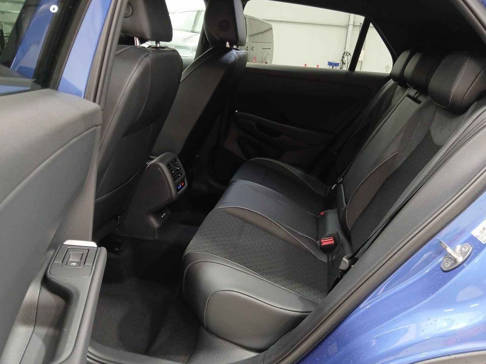 VOLKSWAGEN - T-ROC - #849371 - 8