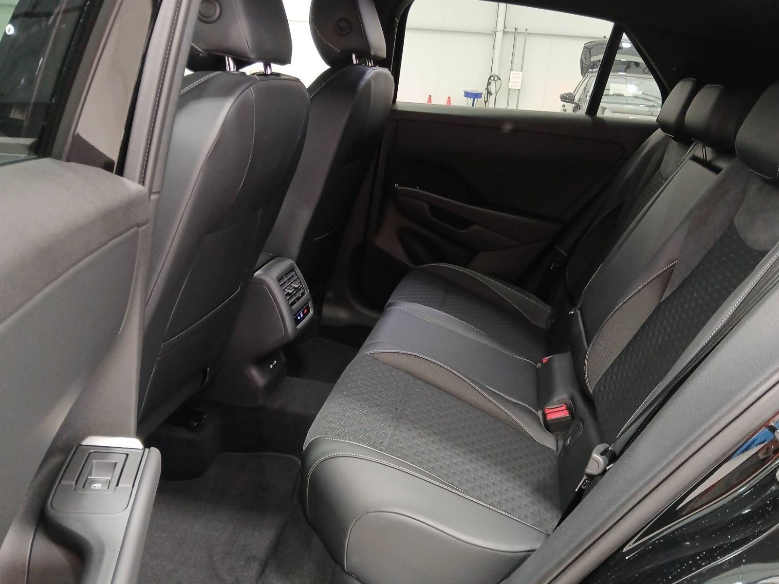 VOLKSWAGEN - T-ROC - #855225 - 8